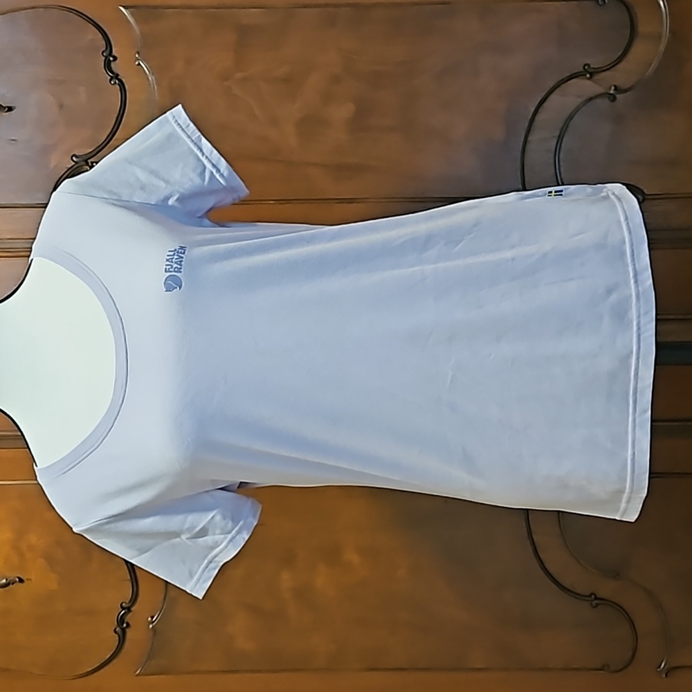 FJÄLL RÄVEN Tee Lavender Purple T-shirt Short Sleeve Round Scoop Neck Top Size M